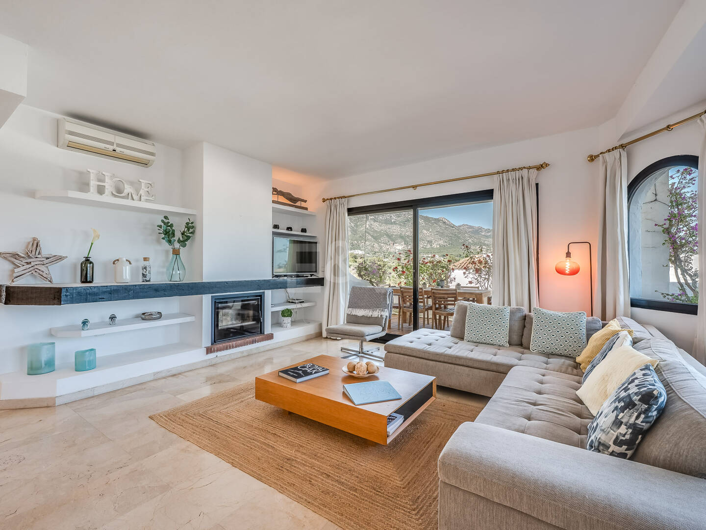 Bright Middle- Floor Apartament w Lomas de Marbella Club z przestronnym tarasem