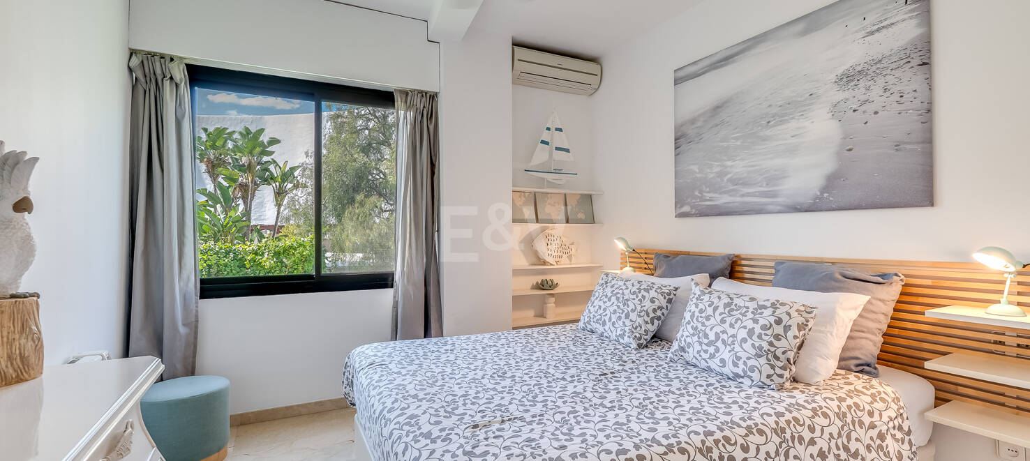 Helle Wohnung im Mittelgeschoss in Lomas de Marbella Club mit Großzügiger Terrasse