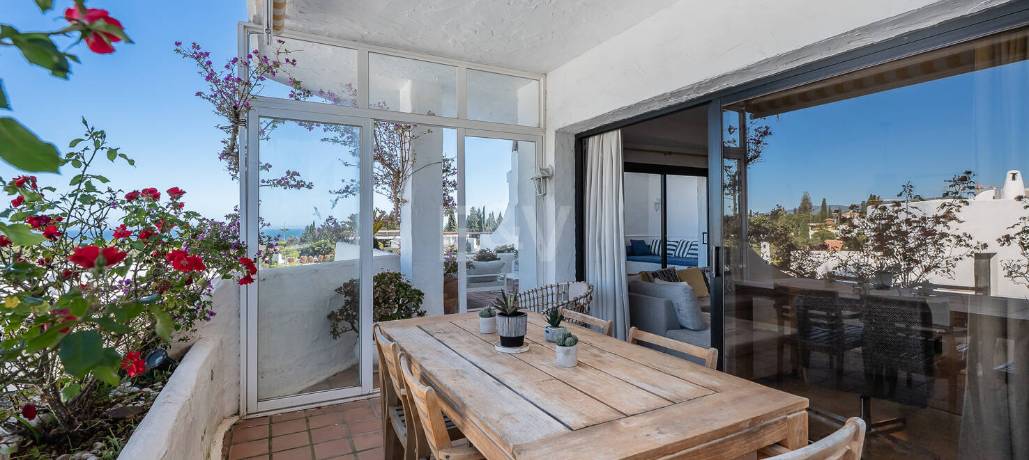 Helle Wohnung im Mittelgeschoss in Lomas de Marbella Club mit Großzügiger Terrasse