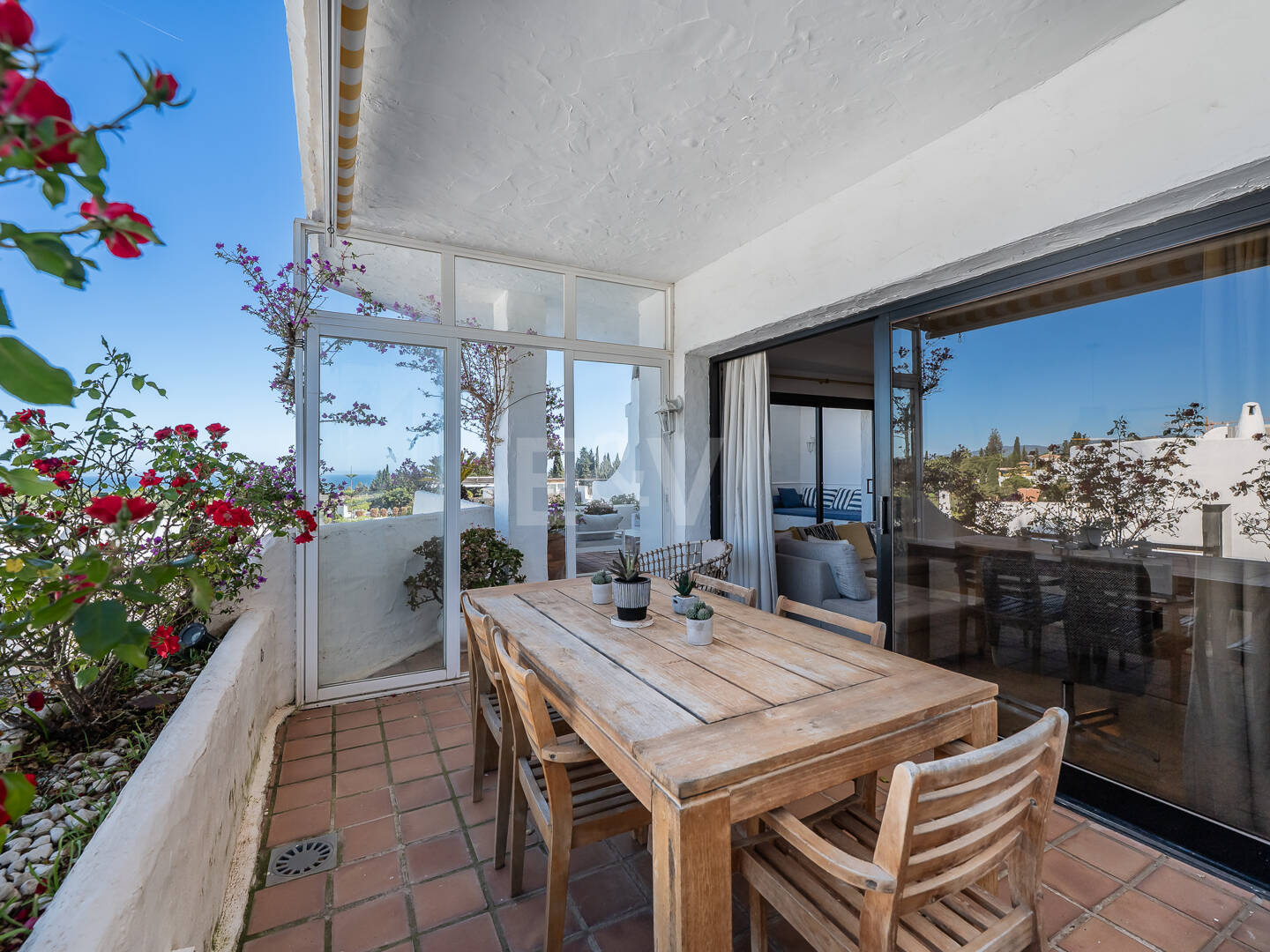 Bright Middle- Floor Apartament w Lomas de Marbella Club z przestronnym tarasem