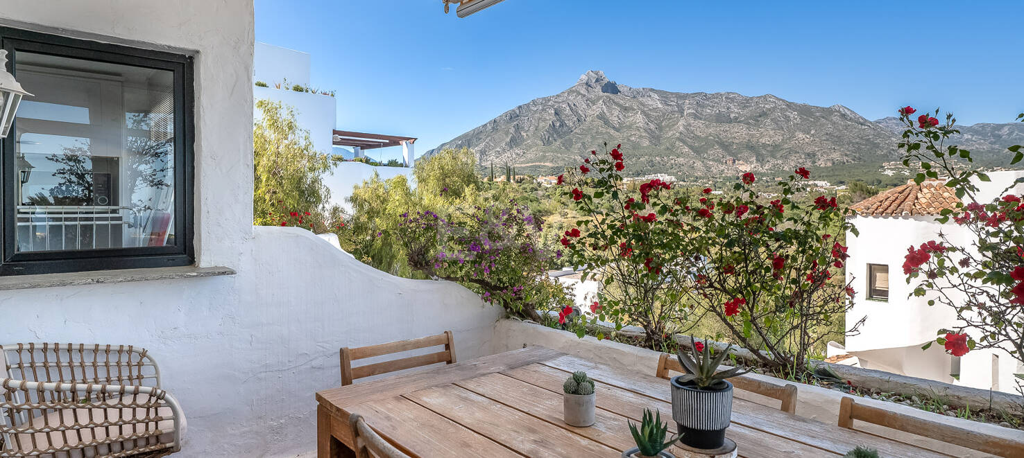Helle Wohnung im Mittelgeschoss in Lomas de Marbella Club mit Großzügiger Terrasse