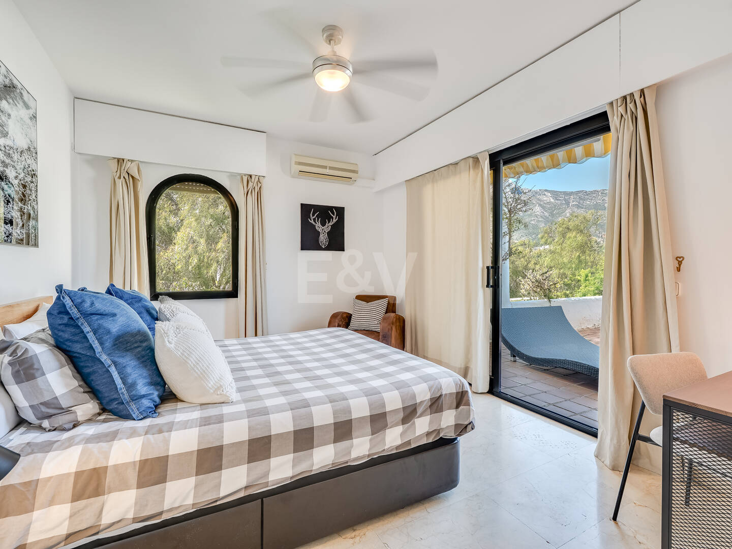 Bright Middle- Floor Apartament w Lomas de Marbella Club z przestronnym tarasem