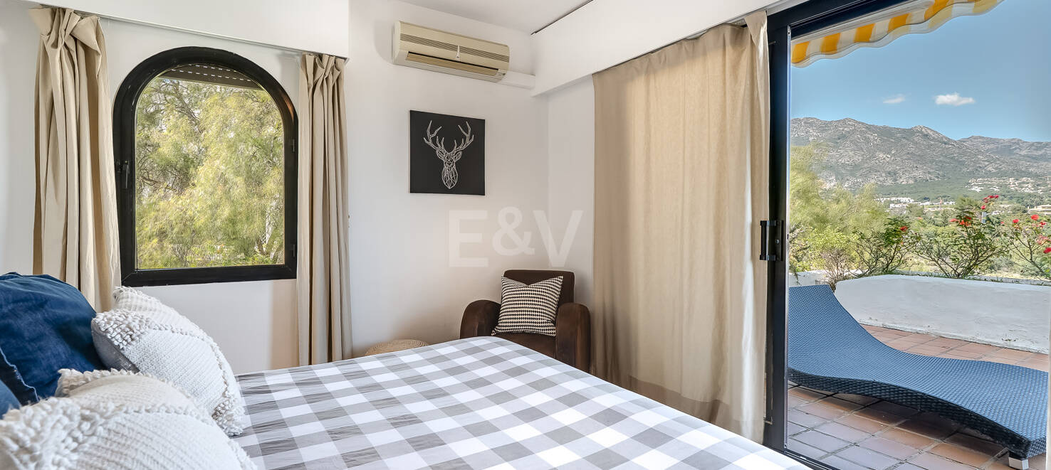 Helle Wohnung im Mittelgeschoss in Lomas de Marbella Club mit Großzügiger Terrasse