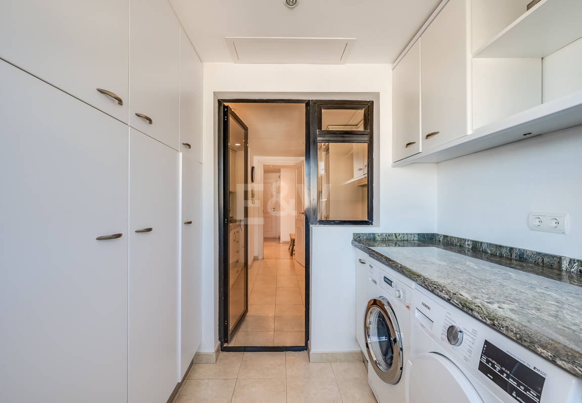 Bright Middle-Floor Apartment in Lomas de Marbella Club with Spacious Terrace