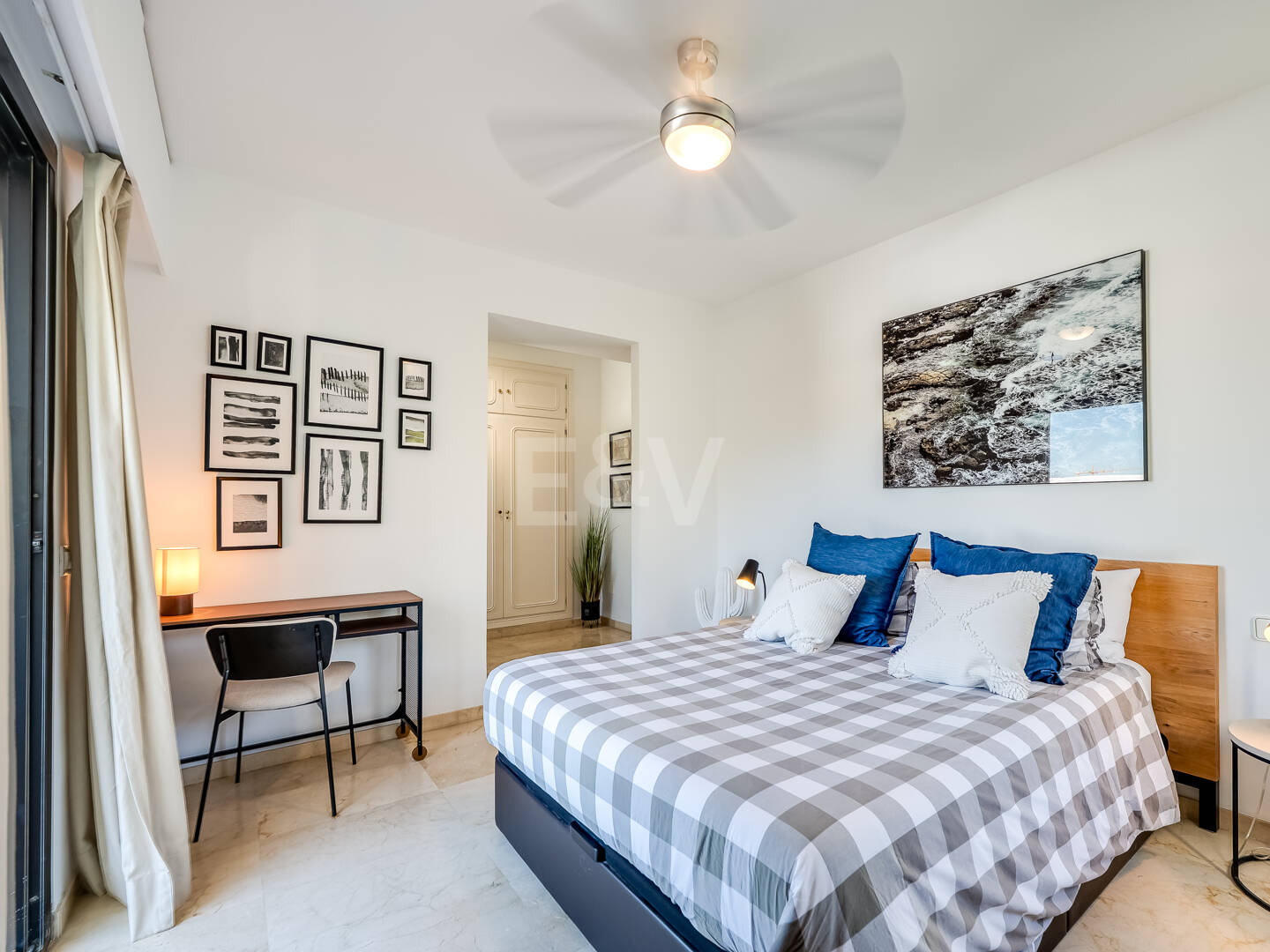 Bright Middle- Floor Apartament w Lomas de Marbella Club z przestronnym tarasem