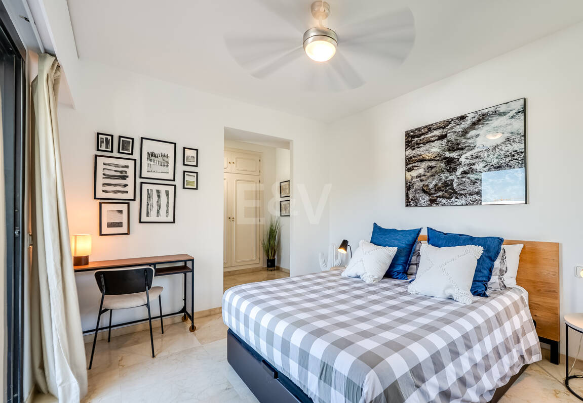 Bright Middle-Floor Apartment in Lomas de Marbella Club with Spacious Terrace