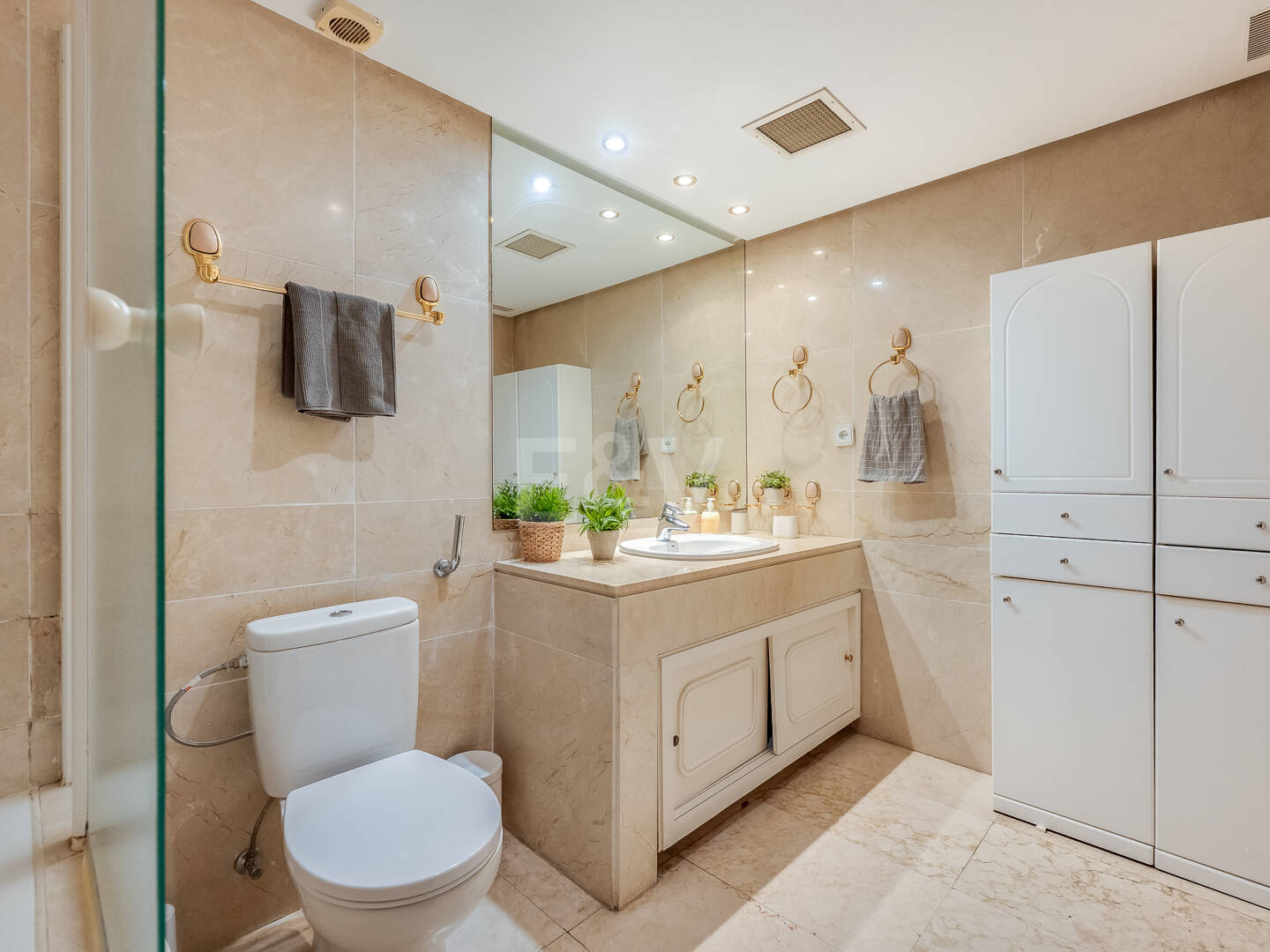 Bright Middle- Floor Apartament w Lomas de Marbella Club z przestronnym tarasem