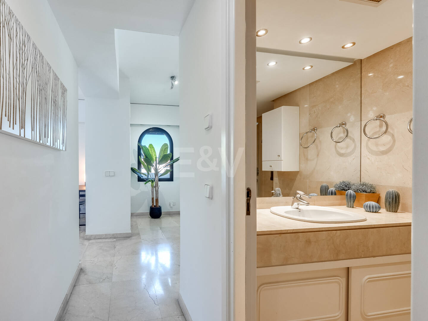 Bright Middle- Floor Apartament w Lomas de Marbella Club z przestronnym tarasem