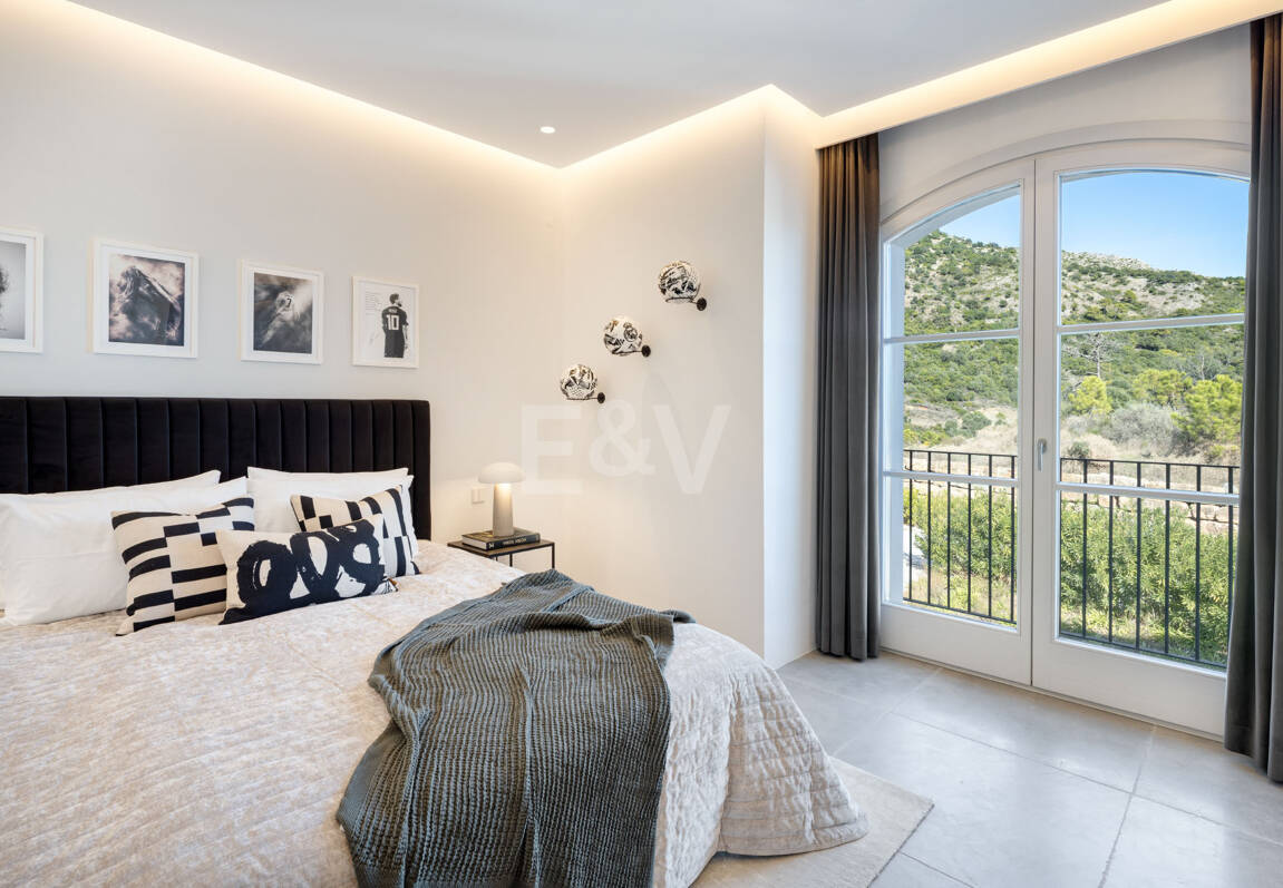 Prestigefylld Marbella Club Golf Villa med Breathtaking Mediterranean Vistas