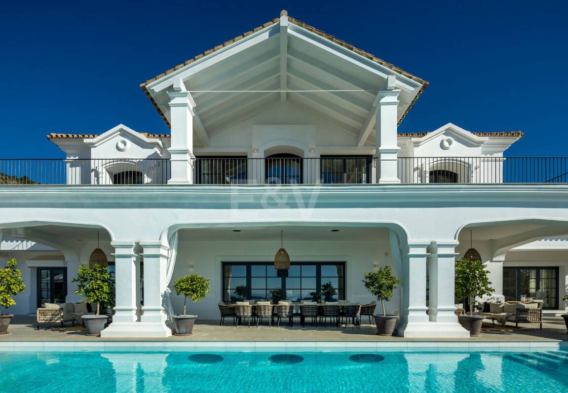 Prestigefylld Marbella Club Golf Villa med Breathtaking Mediterranean Vistas