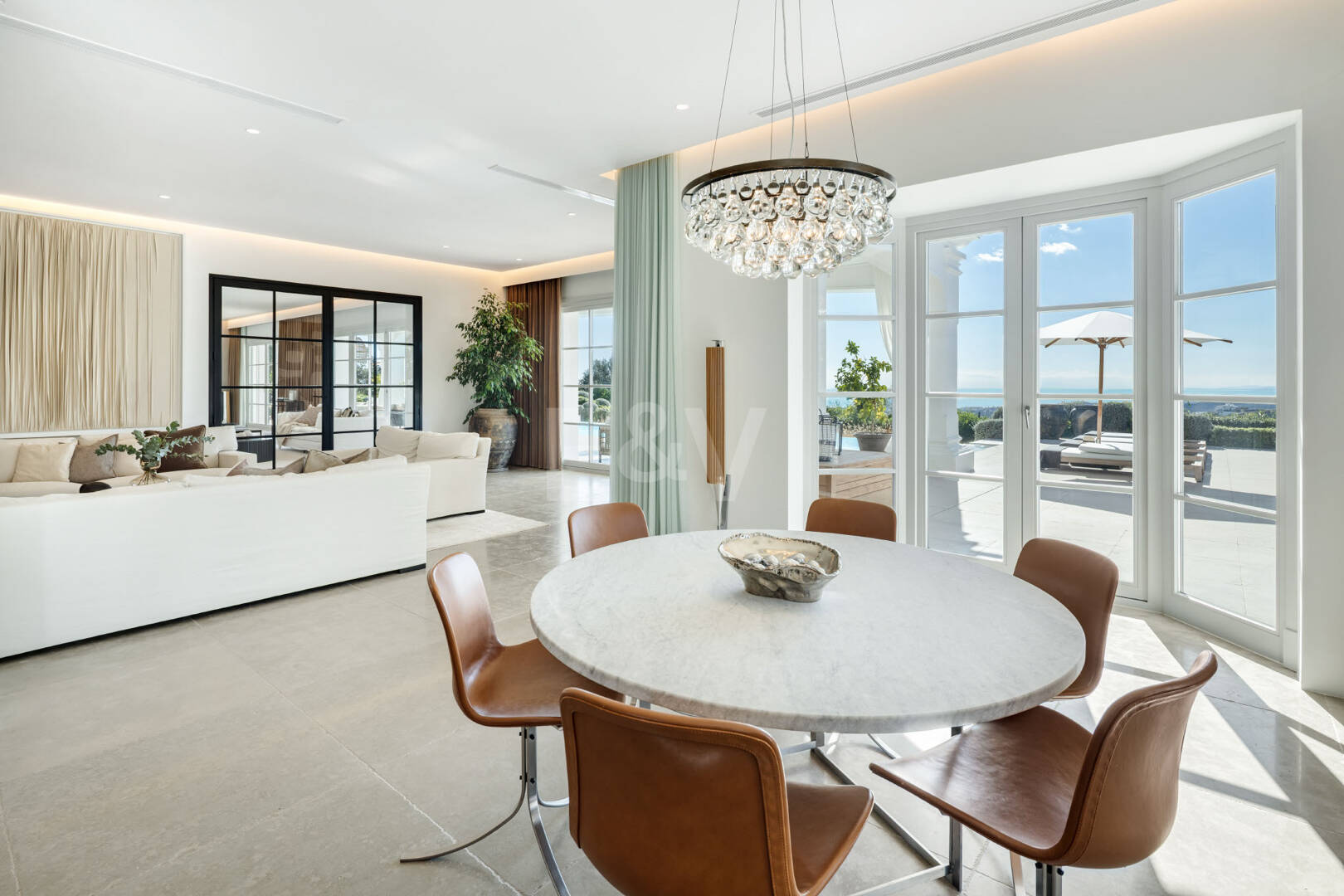 Prestigefylld Marbella Club Golf Villa med Breathtaking Mediterranean Vistas