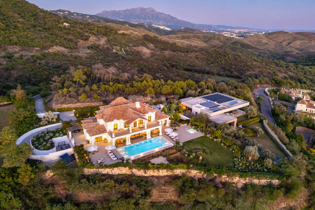 Prestigefylld Marbella Club Golf Villa med Breathtaking Mediterranean Vistas