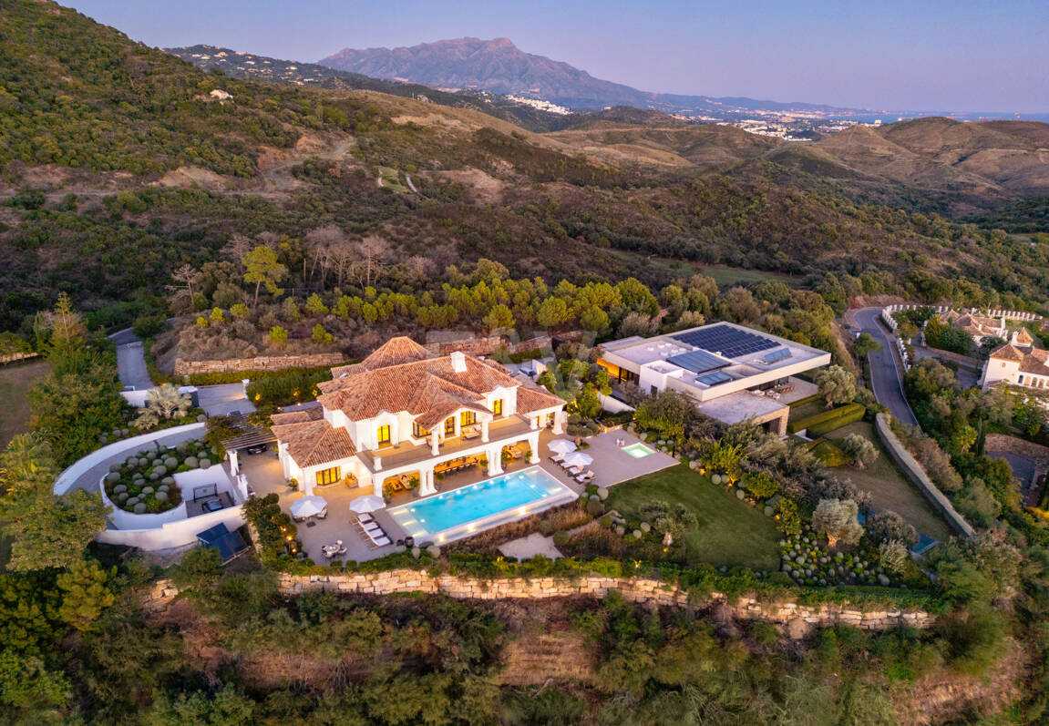 Prestigefylld Marbella Club Golf Villa med Breathtaking Mediterranean Vistas