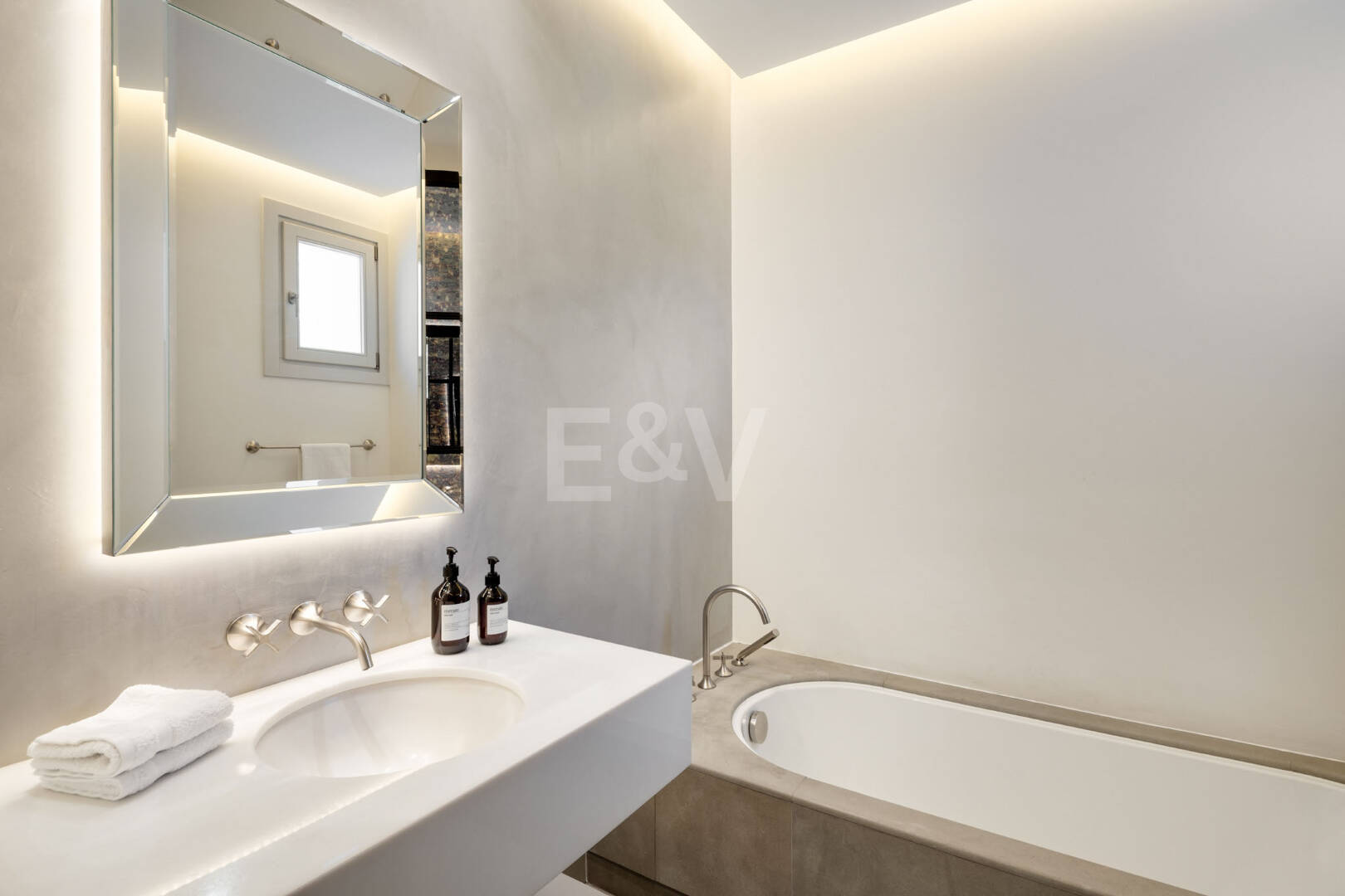 Prestigefylld Marbella Club Golf Villa med Breathtaking Mediterranean Vistas