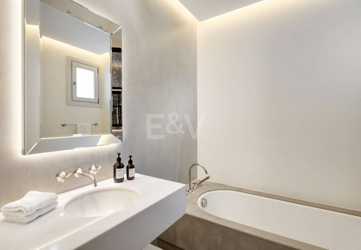 Prestigefylld Marbella Club Golf Villa med Breathtaking Mediterranean Vistas