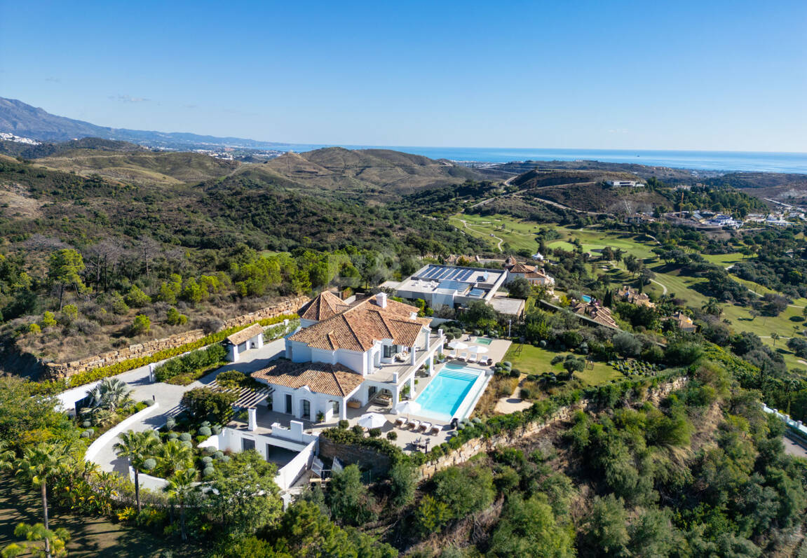 Prestigefylld Marbella Club Golf Villa med Breathtaking Mediterranean Vistas