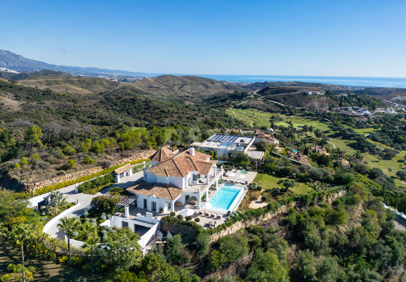 Prestigefylld Marbella Club Golf Villa med Breathtaking Mediterranean Vistas