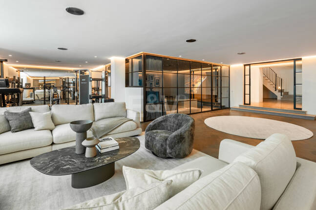 Prestigefylld Marbella Club Golf Villa med Breathtaking Mediterranean Vistas