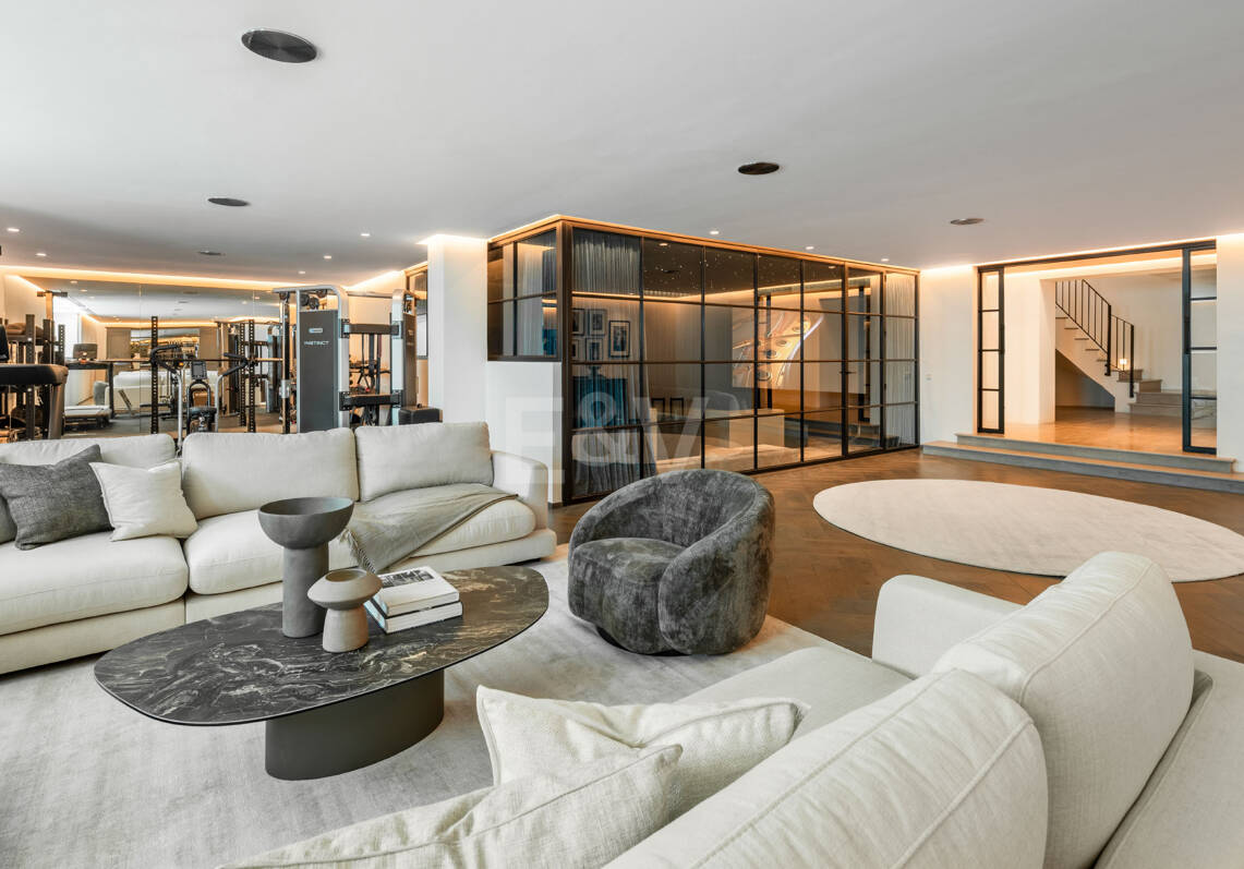 Prestigiosa villa de golf en Marbella Club con vistas impresionantes al Mediterráneo