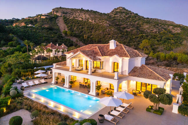Prestigefylld Marbella Club Golf Villa med Breathtaking Mediterranean Vistas
