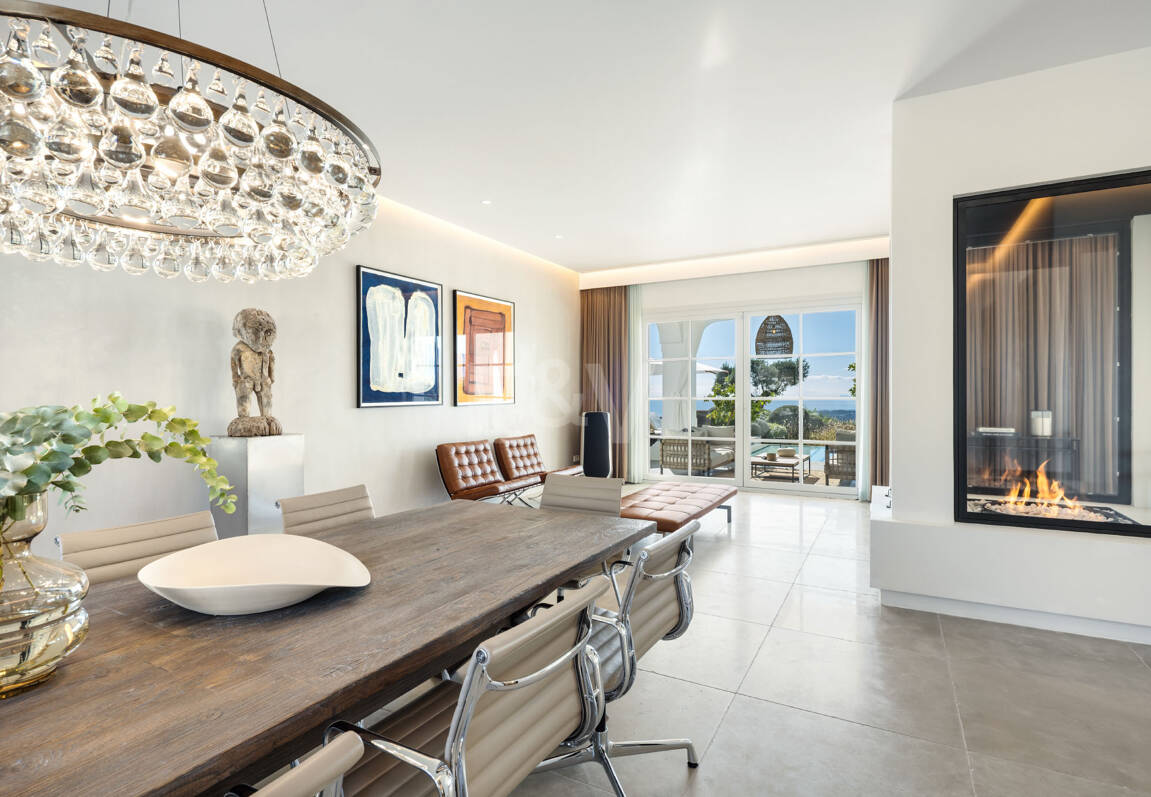 Prestigefylld Marbella Club Golf Villa med Breathtaking Mediterranean Vistas