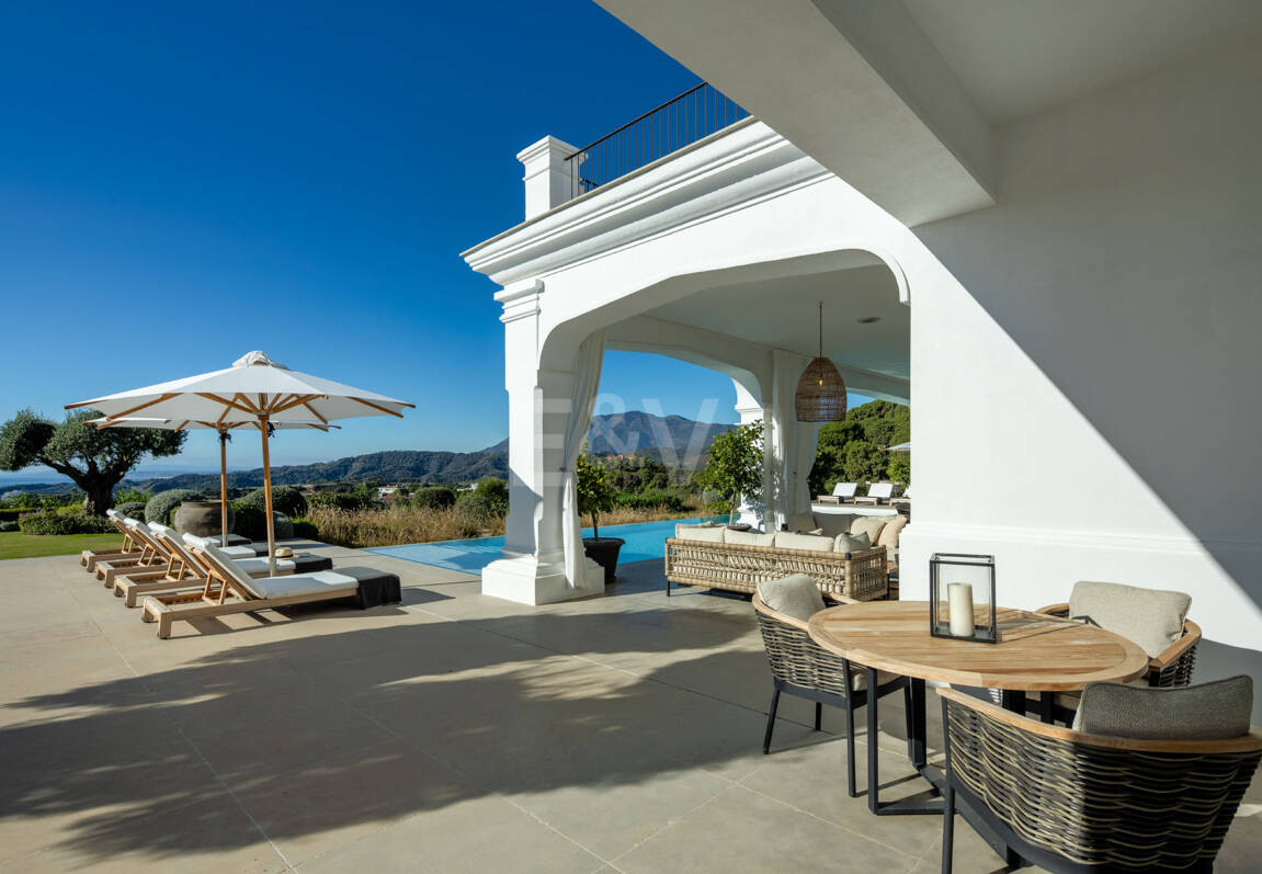 Prestigefylld Marbella Club Golf Villa med Breathtaking Mediterranean Vistas