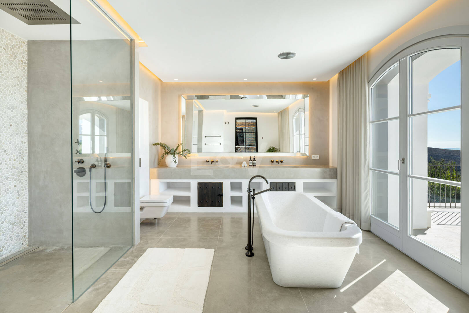 Prestigefylld Marbella Club Golf Villa med Breathtaking Mediterranean Vistas