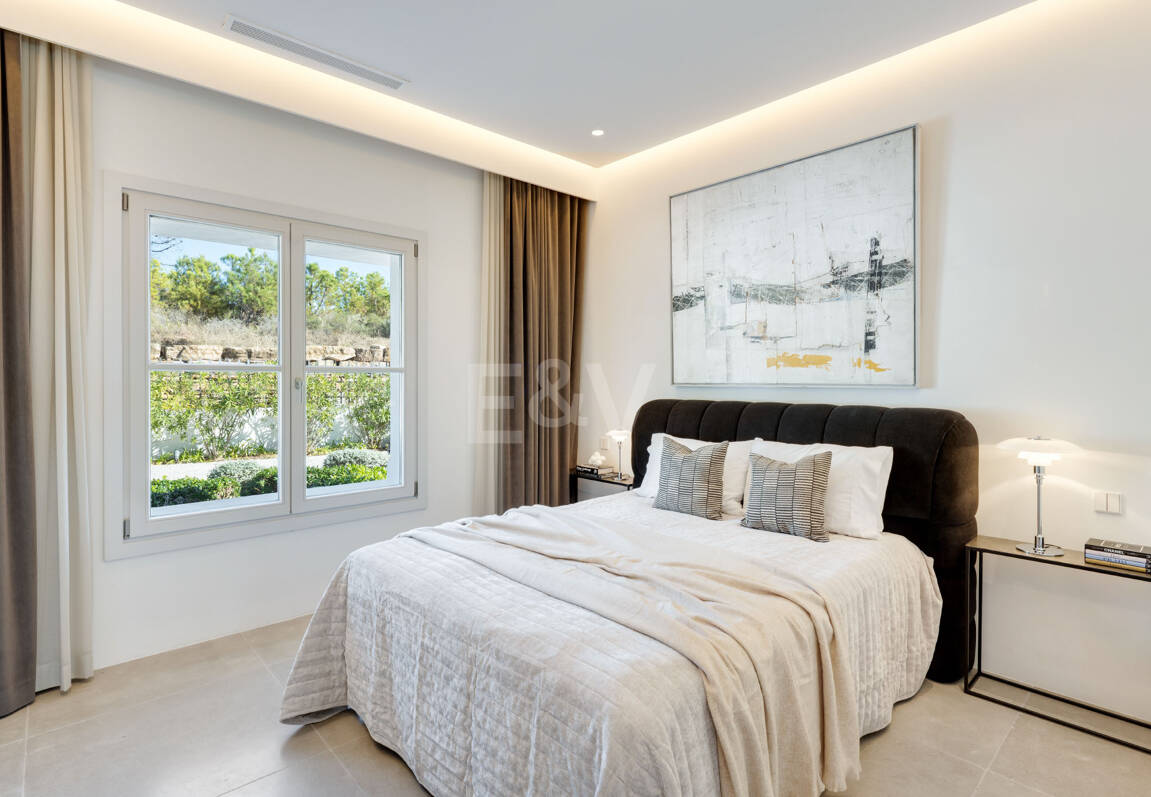 Prestigefylld Marbella Club Golf Villa med Breathtaking Mediterranean Vistas