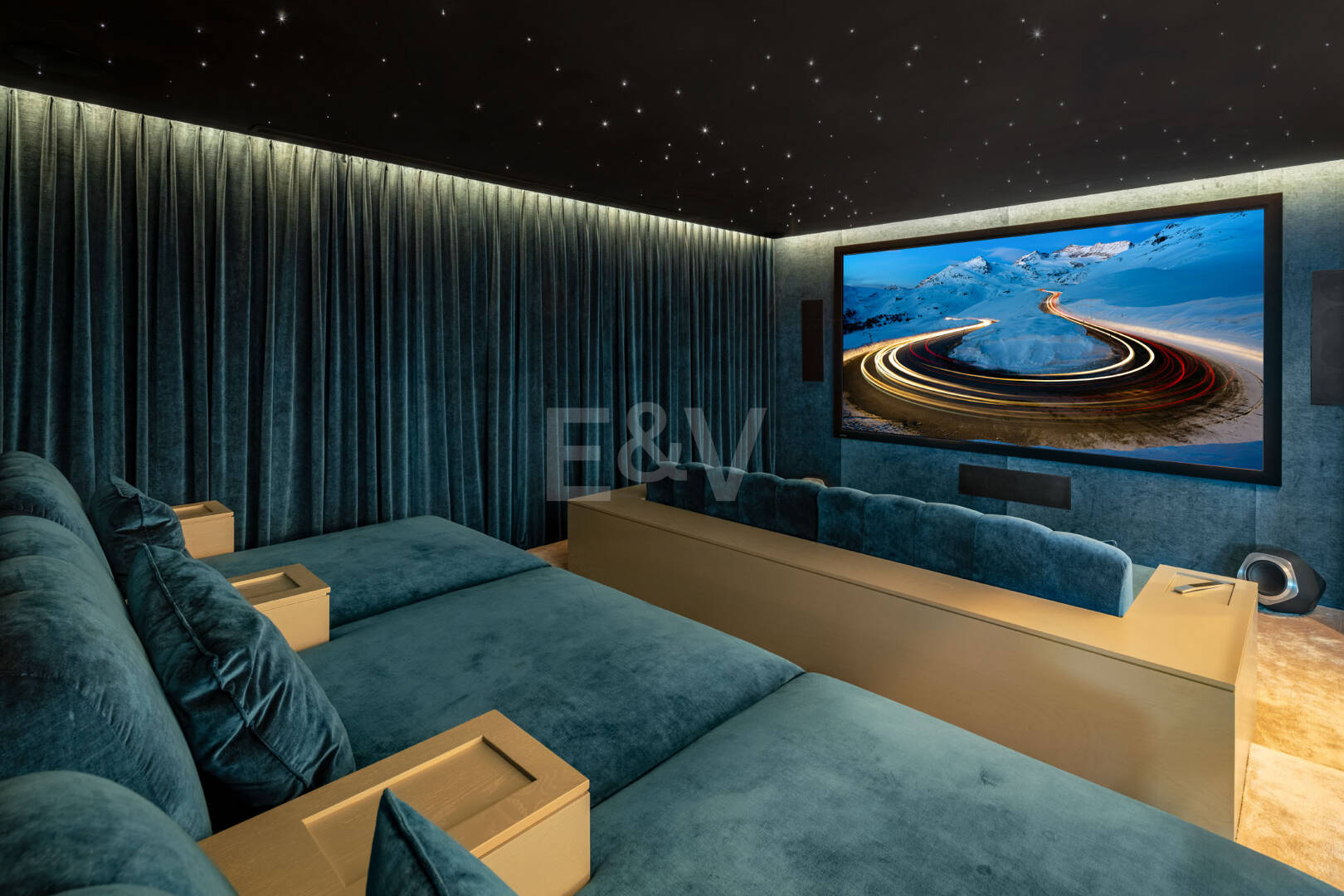 Prestigefylld Marbella Club Golf Villa med Breathtaking Mediterranean Vistas