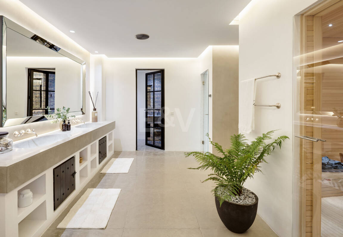 Prestigefylld Marbella Club Golf Villa med Breathtaking Mediterranean Vistas