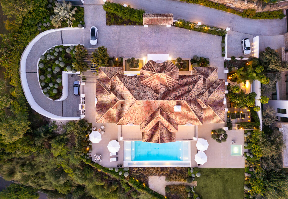 Prestigefylld Marbella Club Golf Villa med Breathtaking Mediterranean Vistas