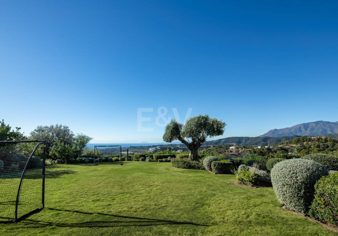 Prestigiosa villa de golf en Marbella Club con vistas impresionantes al Mediterráneo