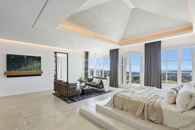 Prestigefylld Marbella Club Golf Villa med Breathtaking Mediterranean Vistas