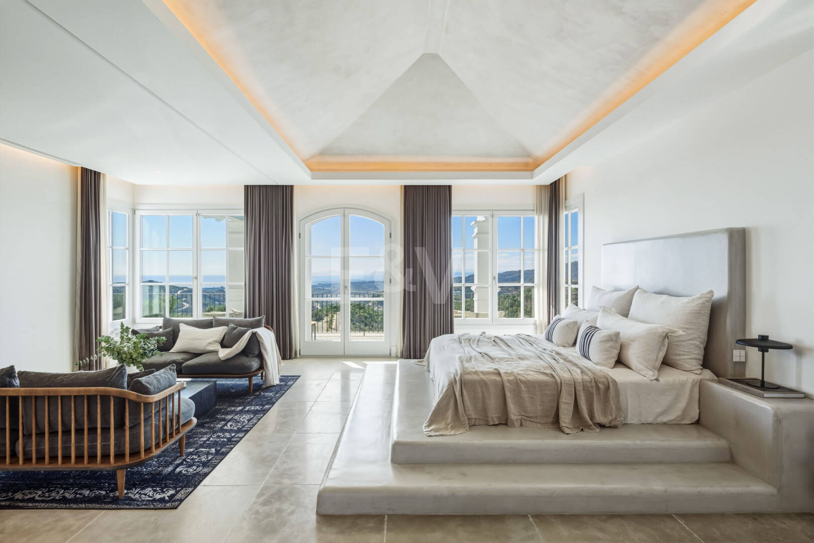 Prestigefylld Marbella Club Golf Villa med Breathtaking Mediterranean Vistas