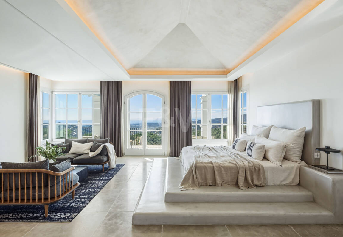 Prestigefylld Marbella Club Golf Villa med Breathtaking Mediterranean Vistas