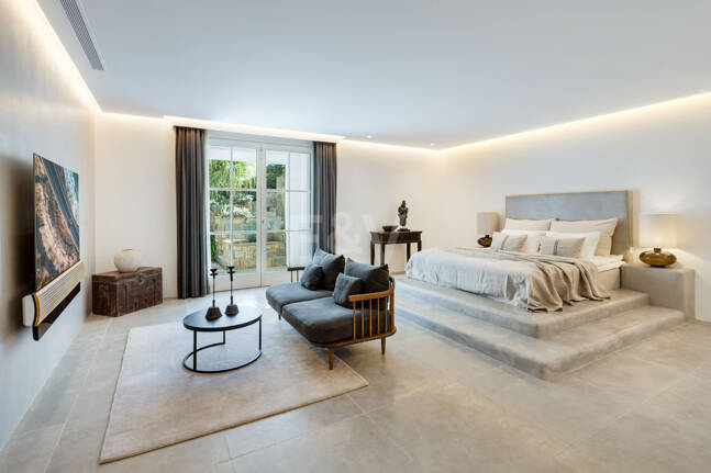 Prestigefylld Marbella Club Golf Villa med Breathtaking Mediterranean Vistas