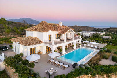 Prestigefylld Marbella Club Golf Villa med Breathtaking Mediterranean Vistas