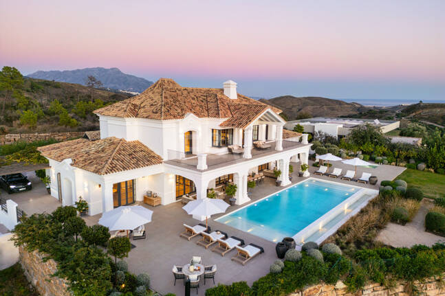 Prestigefylld Marbella Club Golf Villa med Breathtaking Mediterranean Vistas