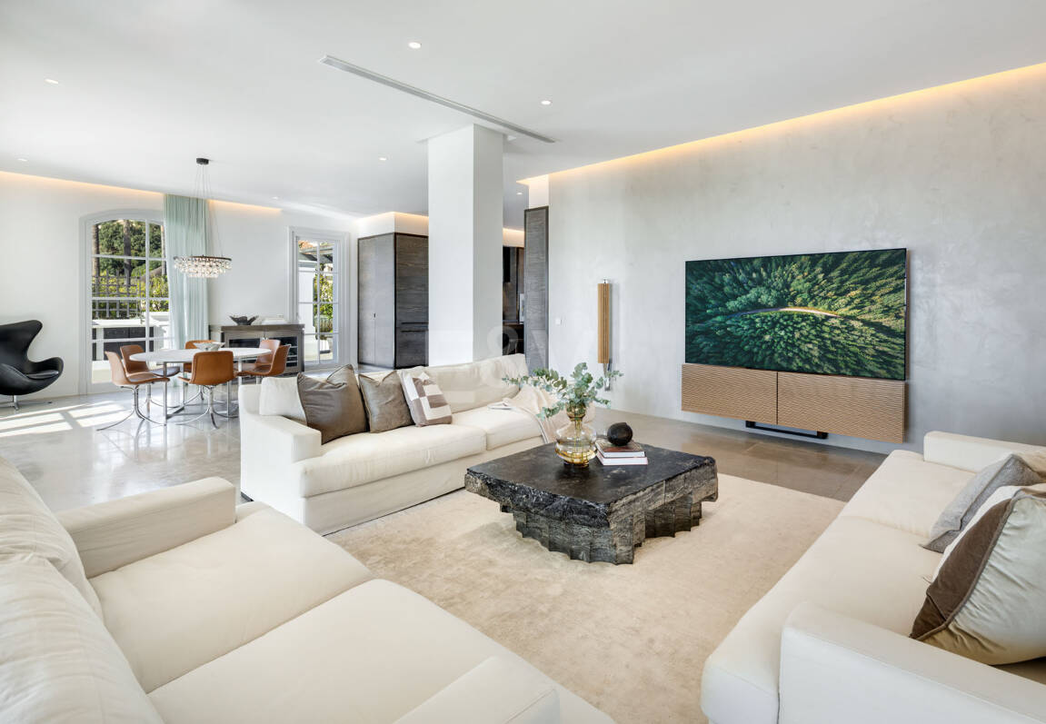 Prestigefylld Marbella Club Golf Villa med Breathtaking Mediterranean Vistas