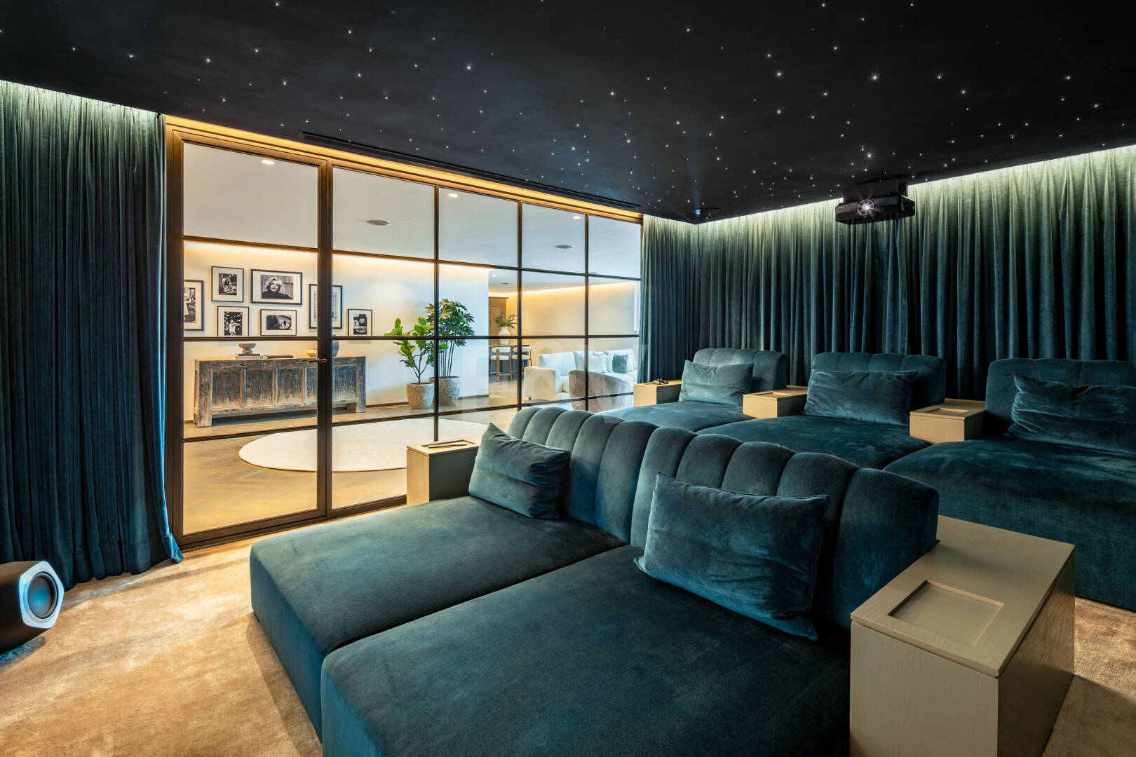 Prestigefylld Marbella Club Golf Villa med Breathtaking Mediterranean Vistas