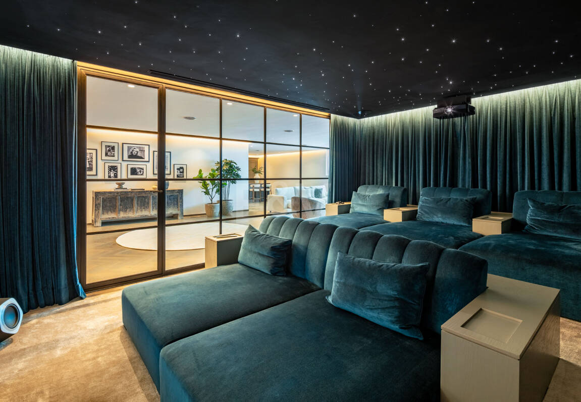 Prestigefylld Marbella Club Golf Villa med Breathtaking Mediterranean Vistas