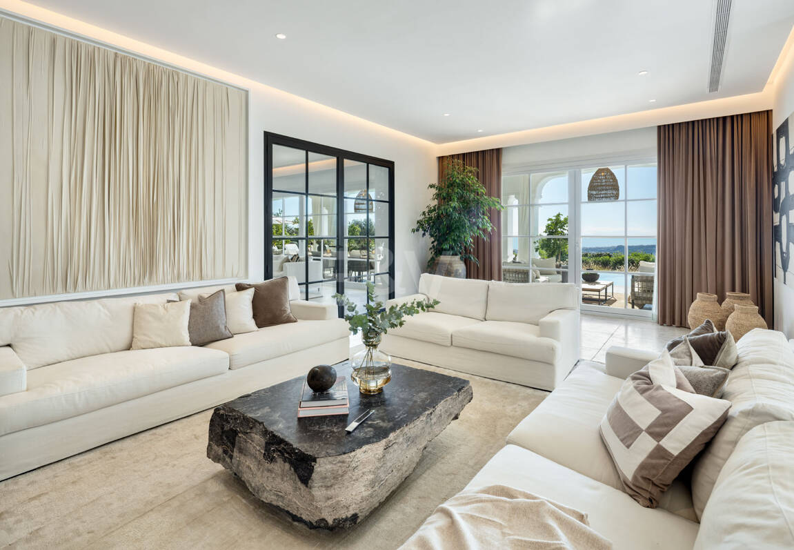 Prestigefylld Marbella Club Golf Villa med Breathtaking Mediterranean Vistas