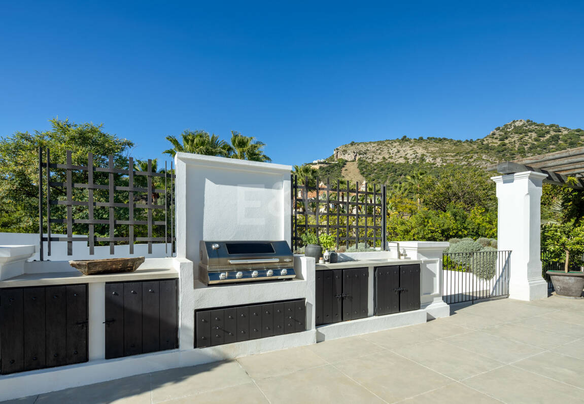 Prestigefylld Marbella Club Golf Villa med Breathtaking Mediterranean Vistas