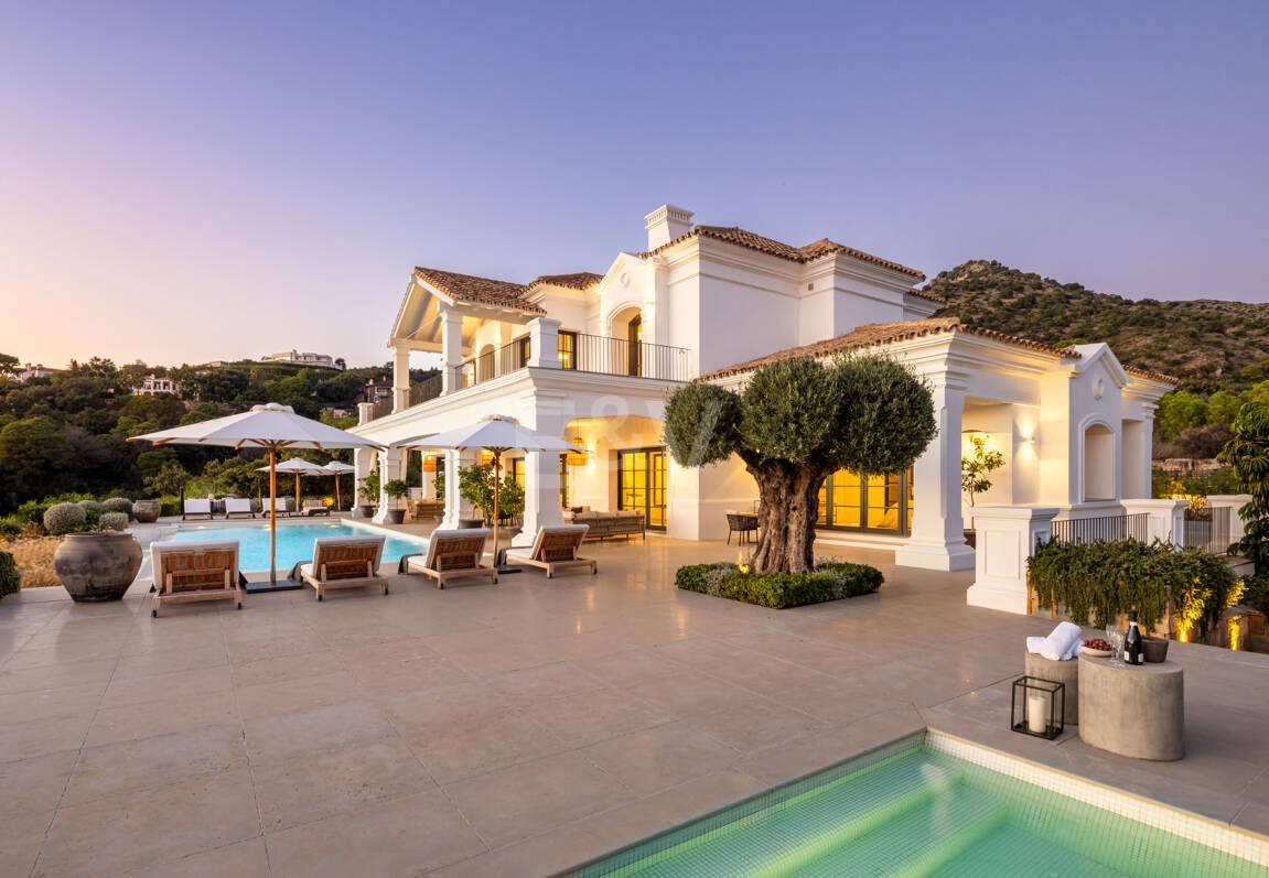 Prestigefylld Marbella Club Golf Villa med Breathtaking Mediterranean Vistas