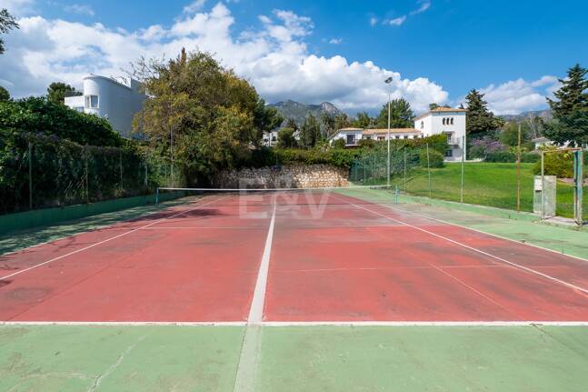 Exceptional Investment Opportunity on Marbella’s Golden Mile