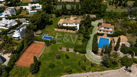 Prestigiosa Parcela para Desarrollo con Vistas Panorámicas al Mar en la Milla de Oro de Marbella
