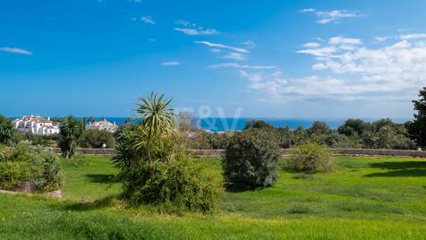 Prestigiosa Parcela para Desarrollo con Vistas Panorámicas al Mar en la Milla de Oro de Marbella