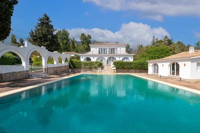 Exceptional Investment Opportunity on Marbella’s Golden Mile