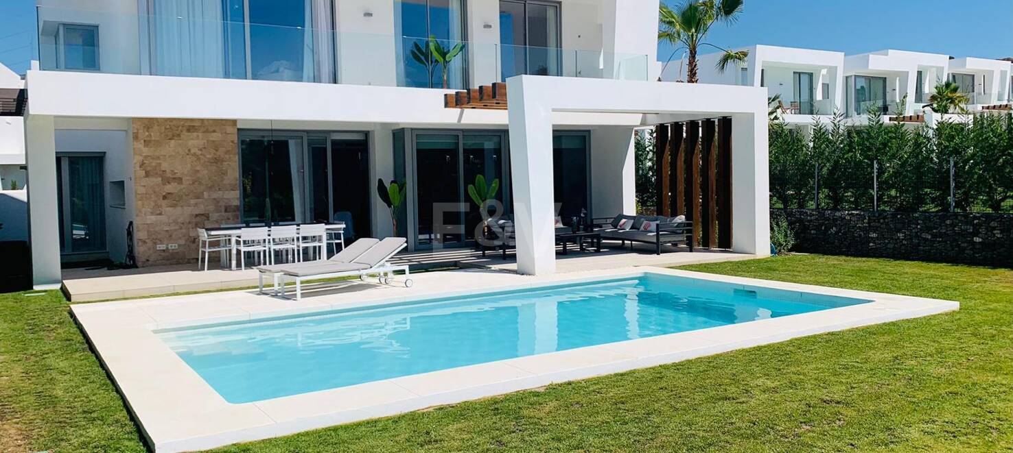 Luxury villa in a newly built private community – Santa Clara Golf, Marbella