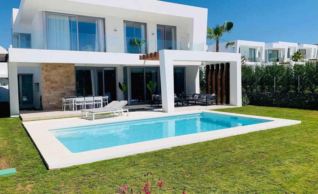 Luxury villa in a newly built private community – Santa Clara Golf, Marbella